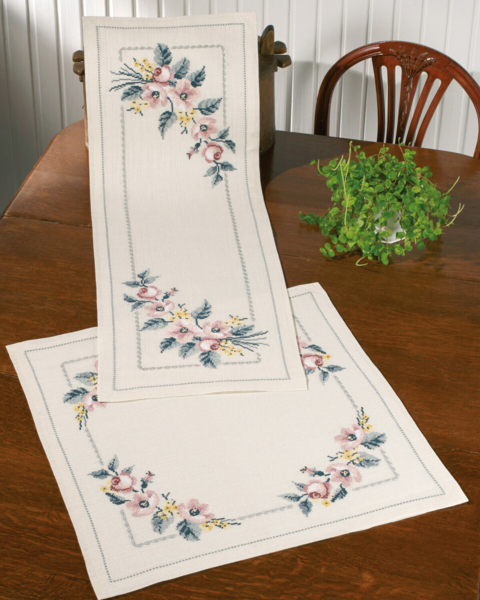 Zestaw do haftu Róże na lnie 61 x 61 cm