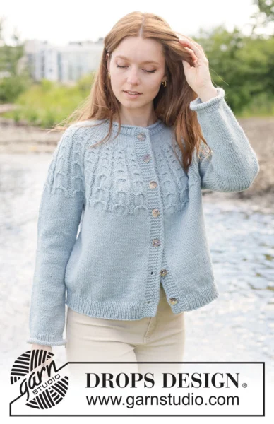 River Dream Cardigan – DROPS 273-12 – kardigan z warkoczami