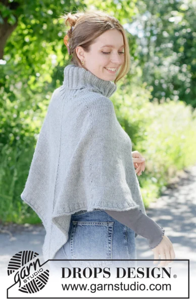 Hazy Sky Poncho – DROPS 271-28 – ponczo z wysokim golfem z Nepal