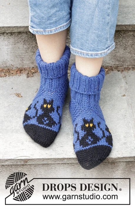 244-44 Bewitched Cat Socks by DROPS Design — 3