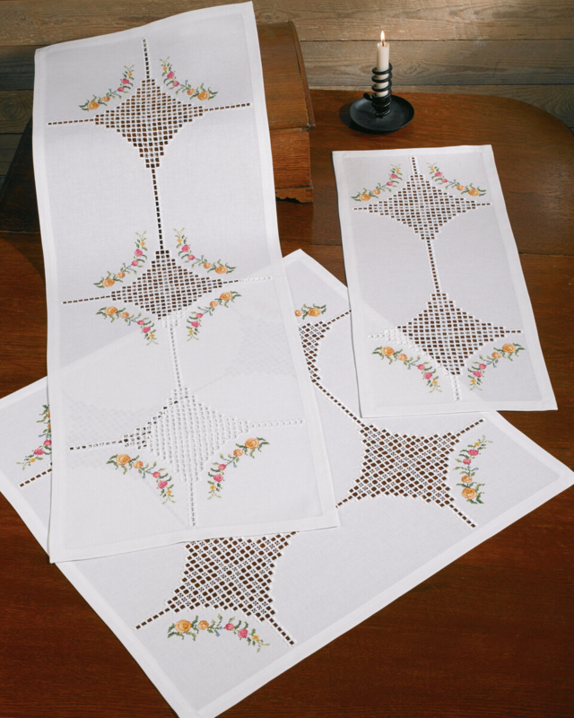 Zestaw do haftu Hardanger z kwiatami 29 x 69 cm