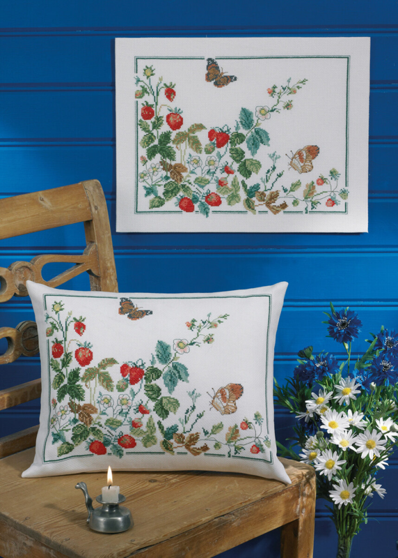 Zestaw do haftu Truskawki i motyle 39 x 30 cm