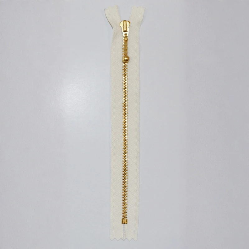 YKK Zamek Stały, Mosiądz, 4 mm 841 Ecru