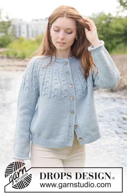 River Dream Cardigan – DROPS 273-12 – kardigan z warkoczami