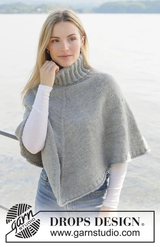 Hazy Sky Poncho – DROPS 271-28 – ponczo z wysokim golfem z Nepal