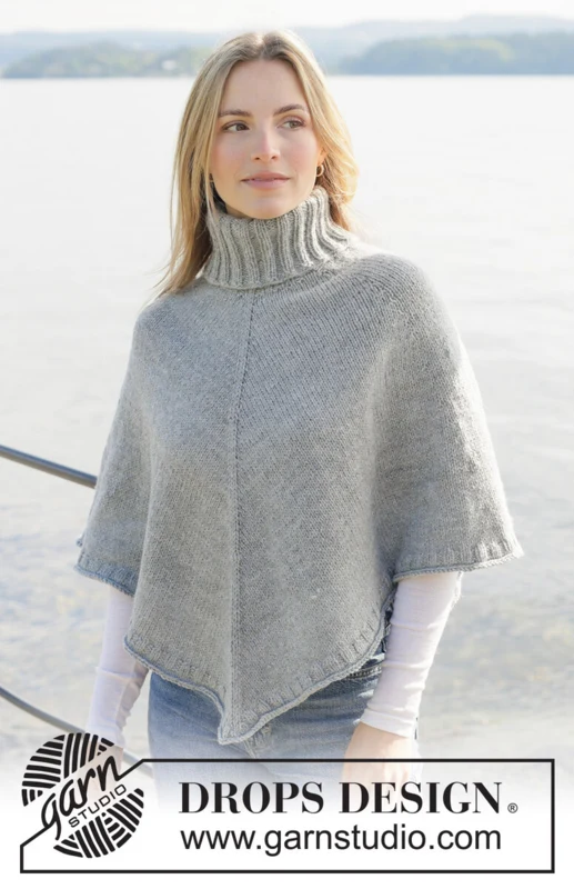 Hazy Sky Poncho – DROPS 271-28 – ponczo z wysokim golfem z Nepal