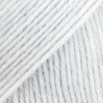 DROPS Fabel Uni Colour 126 Zamglone niebo