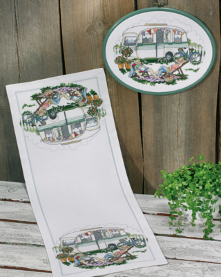 Zestaw do haftu Życie na kampingu 24 x 62 cm